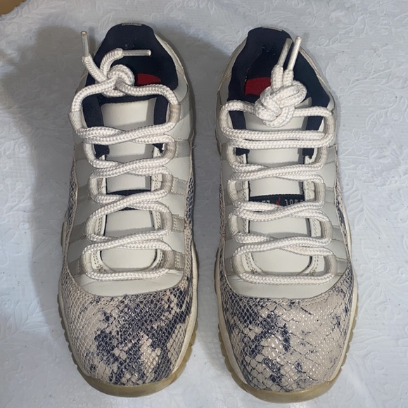 light bone snakeskin 11s